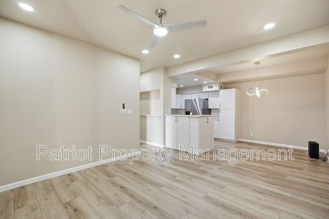 Building Photo - 9708-9708 E Vía Linda