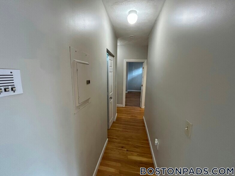 Building Photo - 120 Highland St