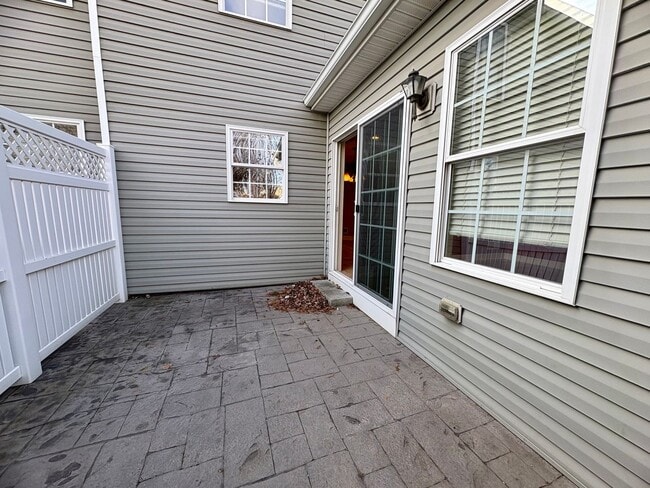 Building Photo - 3 bedroom 2.5 bathroom Townhome in Mount Joy!