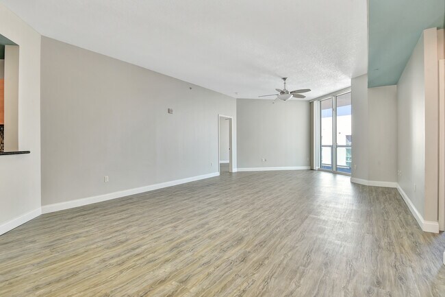 Building Photo - 231 Riverside Dr
