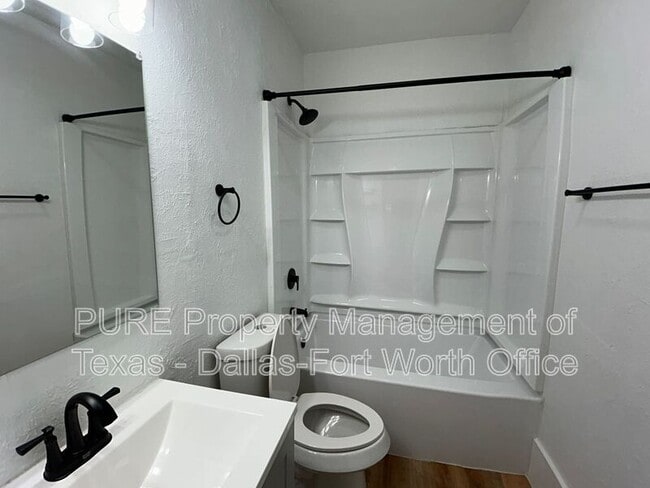 Building Photo - 1208 Hawthorne Ave