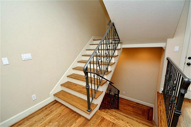 Building Photo - 6310 Hamman St