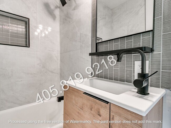 Building Photo - 2212 N Kelham Ave