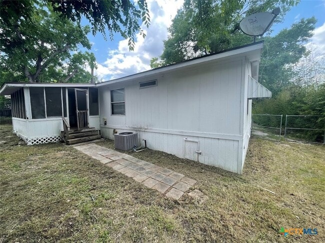 Building Photo - 536 Royal Oak Dr