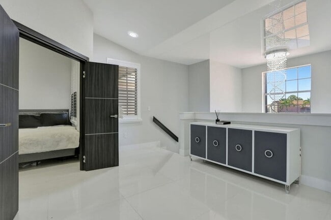 Building Photo - 6584 Villa Sonrisa Dr