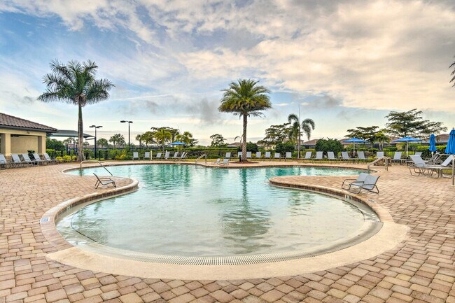 Building Photo - 7121 River Hammock Dr