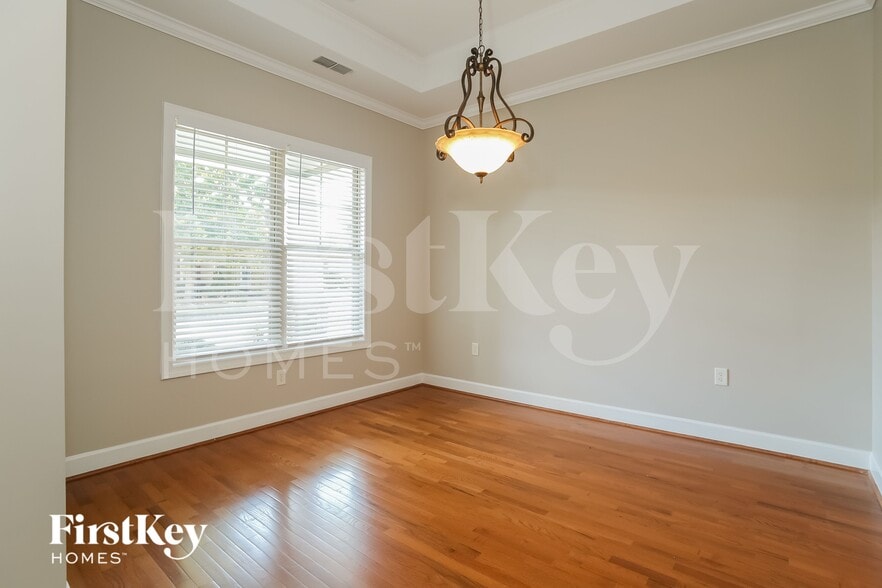 Building Photo - 207 Hickory Nut Ln