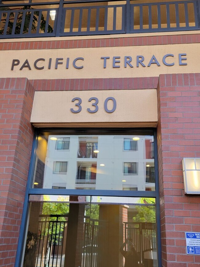 Building Photo - Spacious 2 Bedroom 2 Bath Condo in the Hea...
