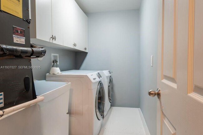 Building Photo - 6952 NW 27th Ct