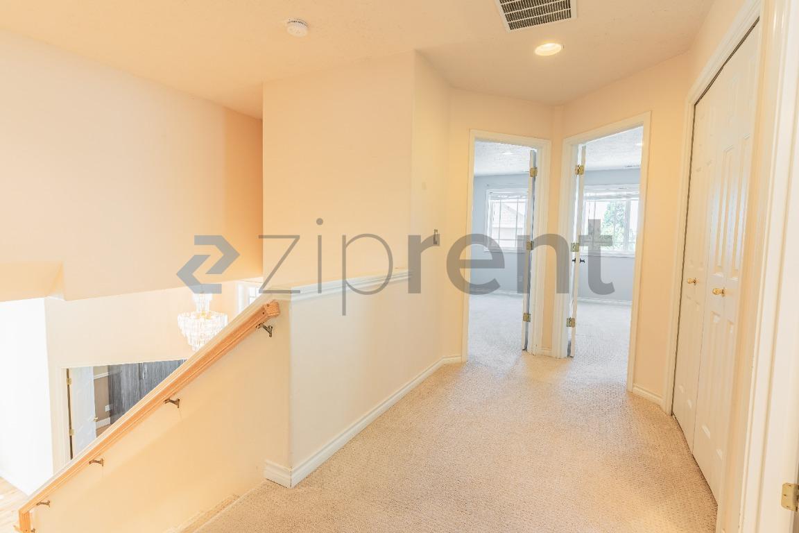 Building Photo - Unit