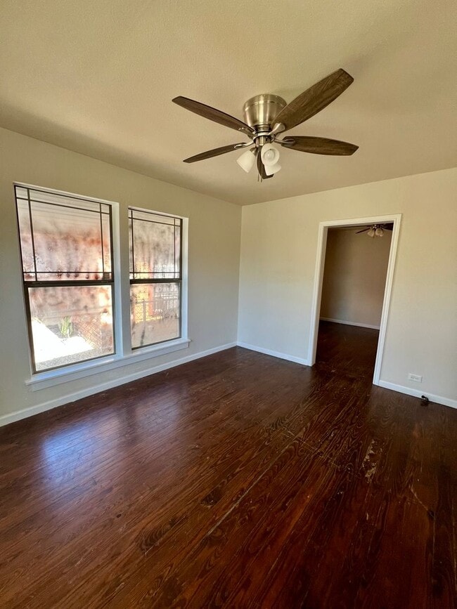 Building Photo - Cute 2/1 Home in West San Antonio