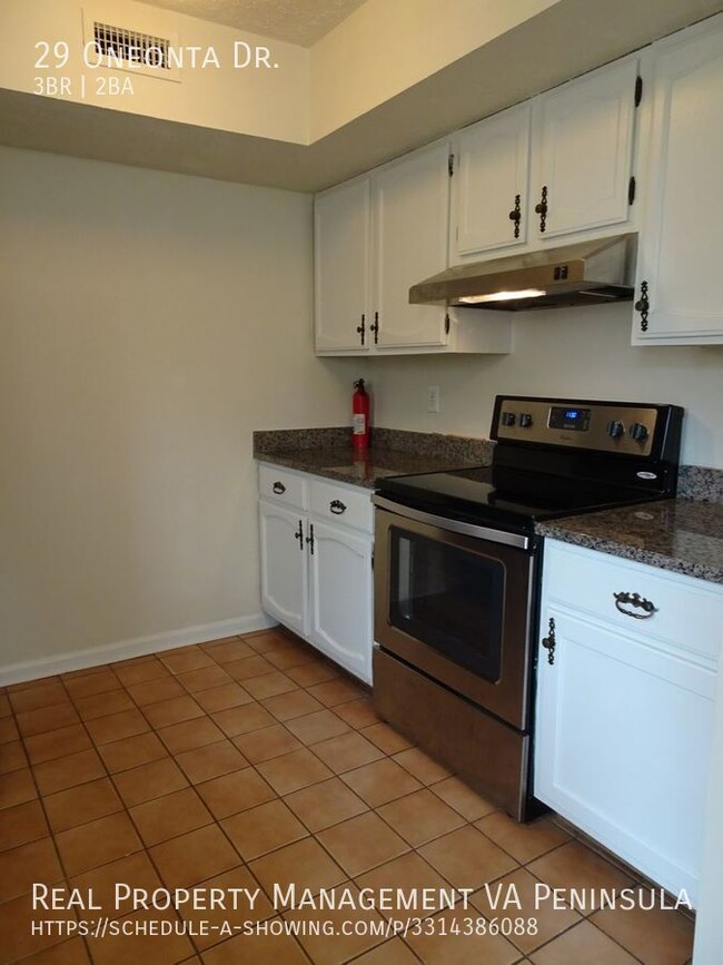 Building Photo - 3 Bedroom 1.5 Bathroom Townhome in Denbroo...