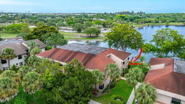 Building Photo - 2850 Carambola Cir S