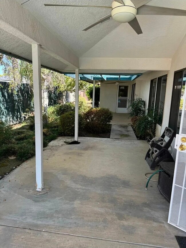 Building Photo - 3005 Summer Creek Ct