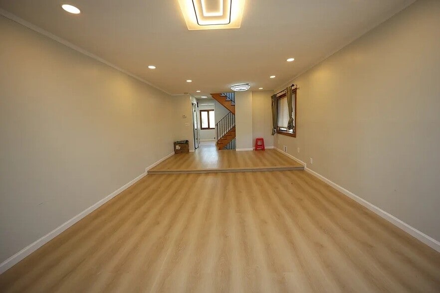 Building Photo - 178 Spratt Ave