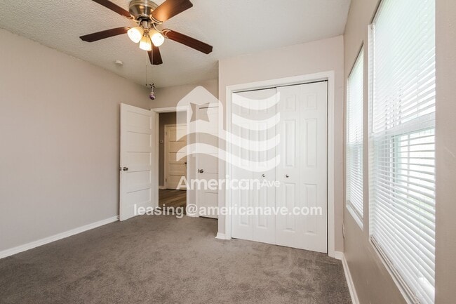 Building Photo - 210 E Will Rogers Blvd