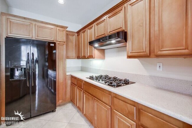 Building Photo - Gorgeous 4Bdm 2.5Ba Two-Story Home in San ...