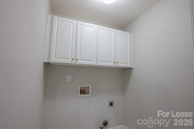 Building Photo - 3552 Weddington Oaks Dr