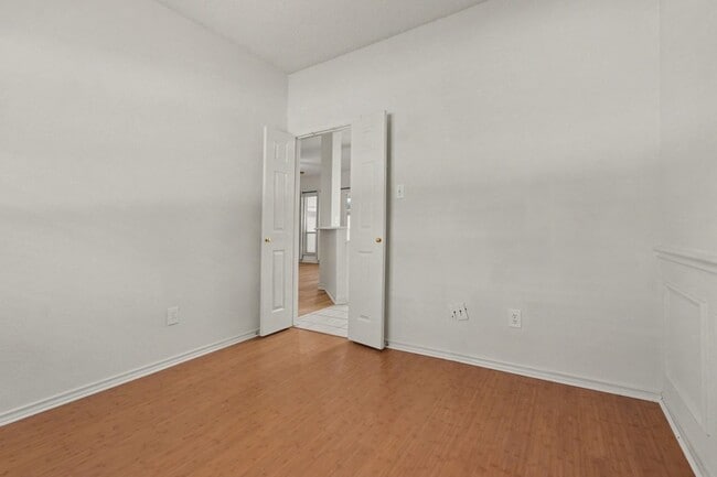 Building Photo - 1306 Woodmont Dr