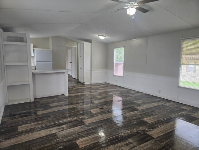 Building Photo - 210 Jamback Rd