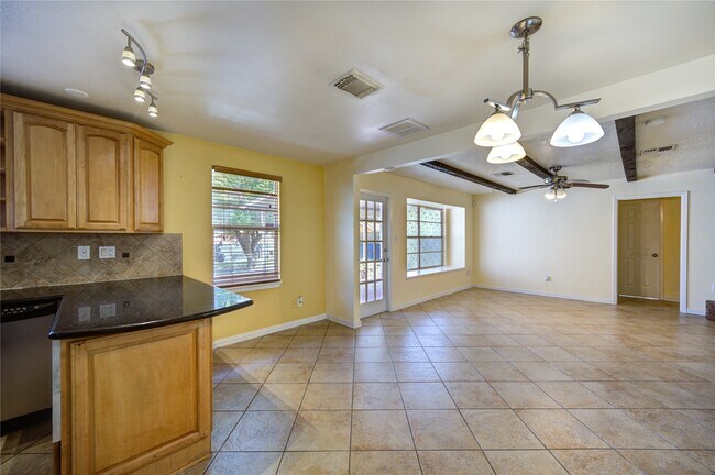 Building Photo - 6227 S Pinesap Dr