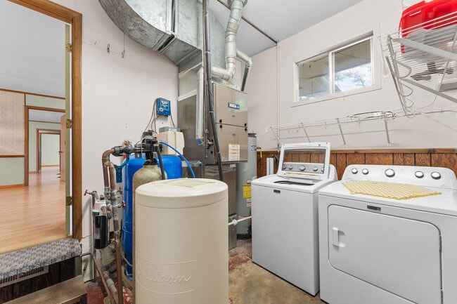 Building Photo - 471 Parkside Dr