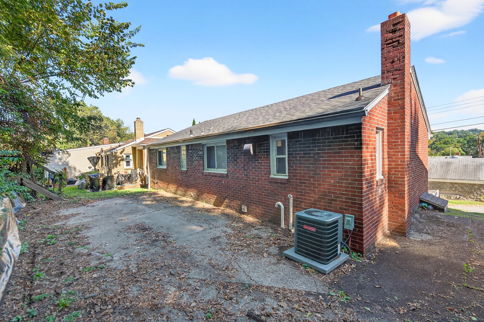 Building Photo - 83 Cedar Ave