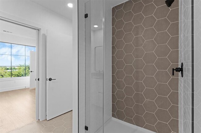 Building Photo - 4315 S Congress Ave