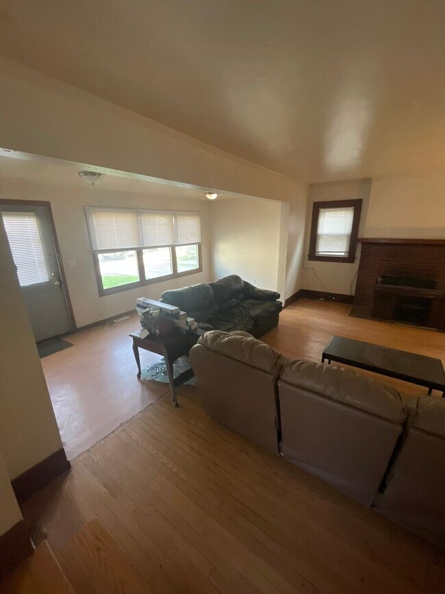 Building Photo - 926 Sylvan Ave