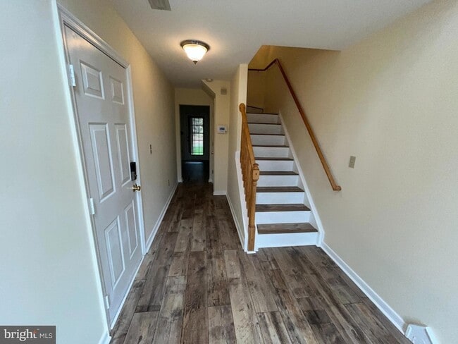 Building Photo - 401 Donelson Loop