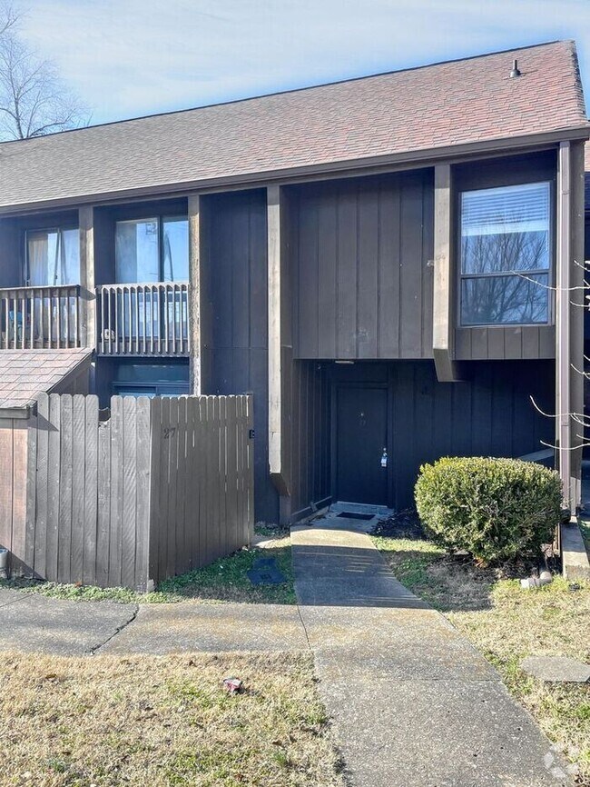 Building Photo - Lovely 3-Bedroom Townhome with Prime Locat...