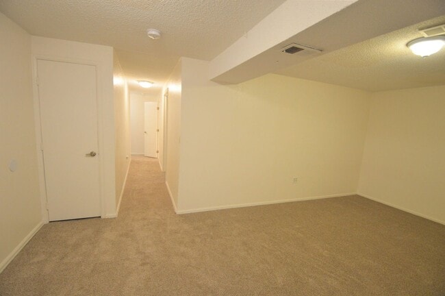 Building Photo - 3Bd/2.5Ba Lafayette Townhome Available Now
