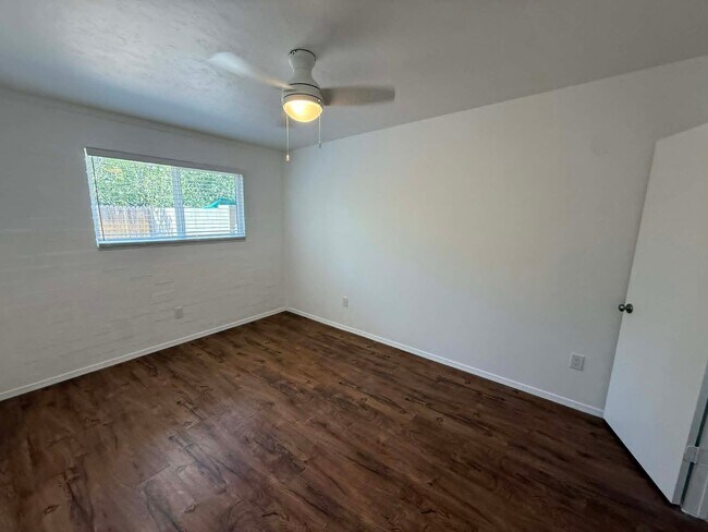 Building Photo - 1518 E Hedrick Dr