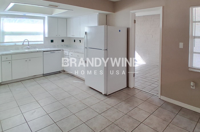 Building Photo - 9923 Woodridge Ct