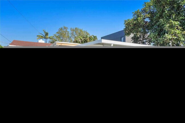 Building Photo - Southwest 26th Street, Miami, FL 33133 - 3 BR 2 BA single-family home