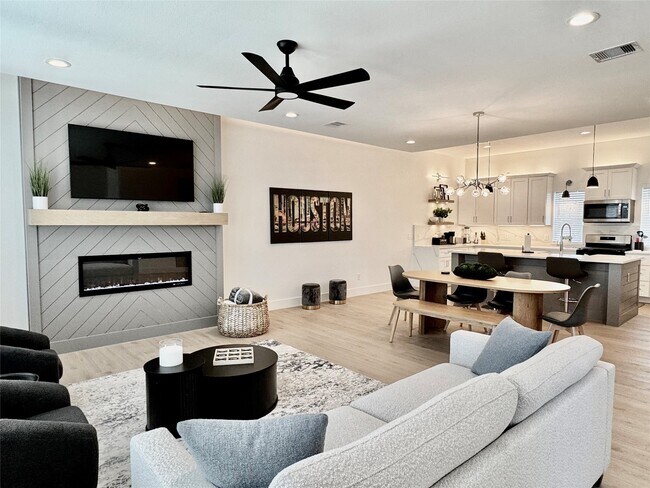 Building Photo - 4014 Hutchins St