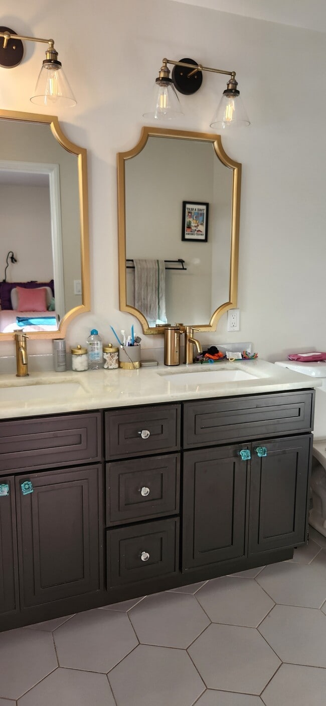 Building Photo - 4532 Reinhardt Dr