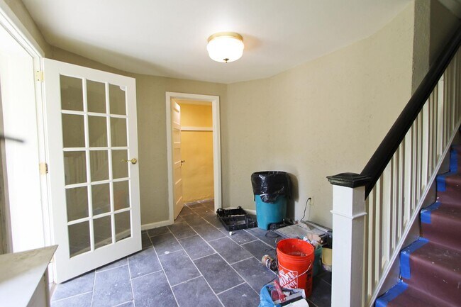 Building Photo - 346 Meehan Ave