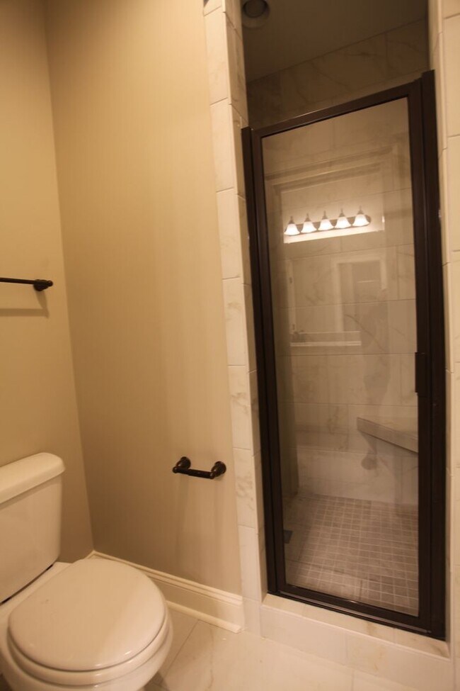 Building Photo - Townhome at Runningvine!