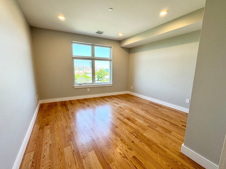 Building Photo - 16 Baker Ct