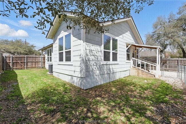 Building Photo - 105 N Haswell Dr