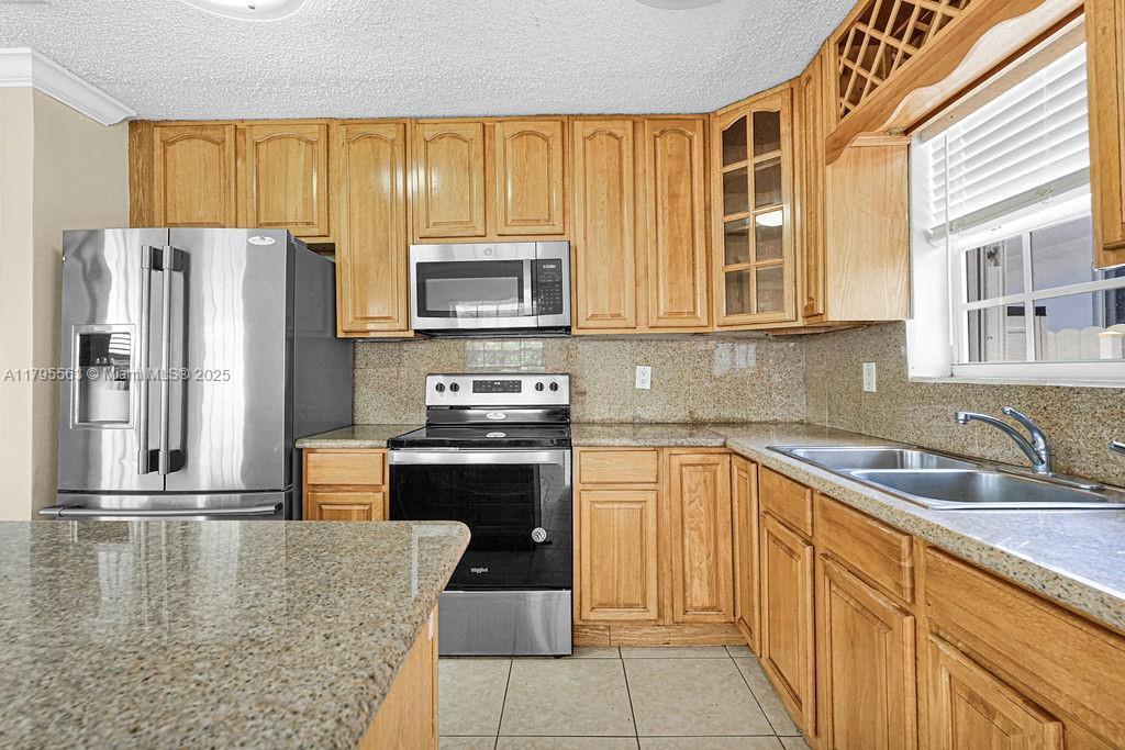 Building Photo - 2400 SW 103rd Ct