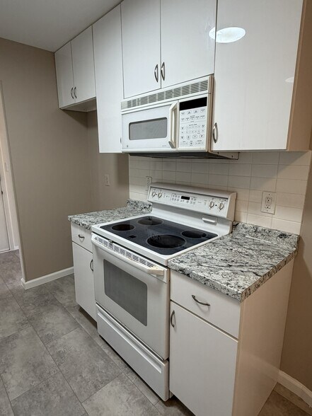 Building Photo - 84 Amberly Dr