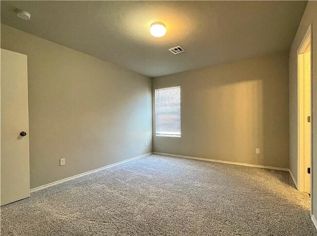 Building Photo - Beautiful 3-Bedroom Home with Easy Access ...