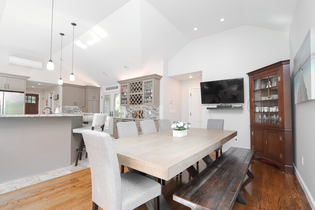 Building Photo - 22 Allen St