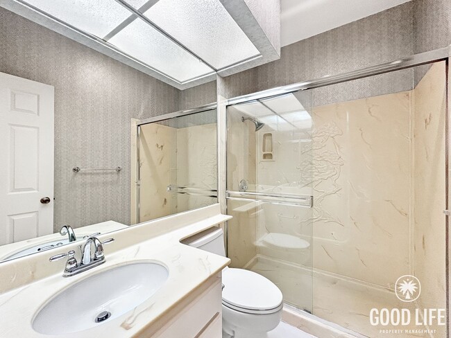 Building Photo - Beautiful 2BD/2BA w/ A/C, Reserved Parking, and In-Unit Laundry in Mission Valley!