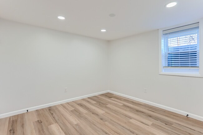 Building Photo - 3264 Niagara St