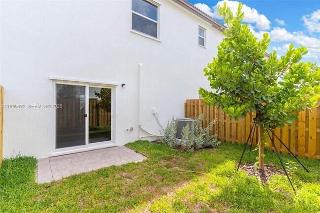 Building Photo - 2661 SE 28th St