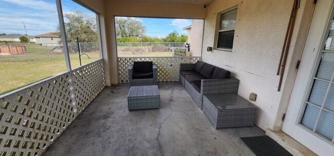 Building Photo - Pink 45th