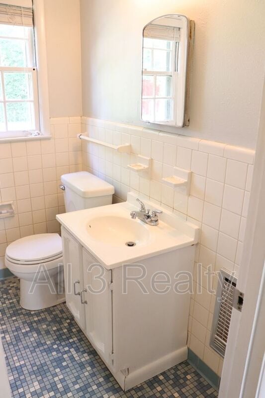 Building Photo - 919 Green Ridge Rd